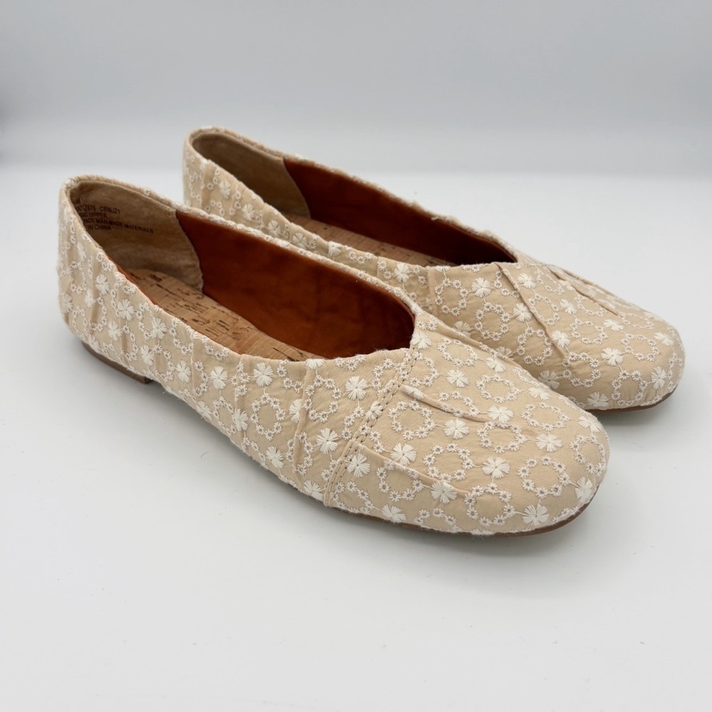 Korks Tan Floral Eyelet Ballet Flats Sz 7.5 - Picture 1 of 5